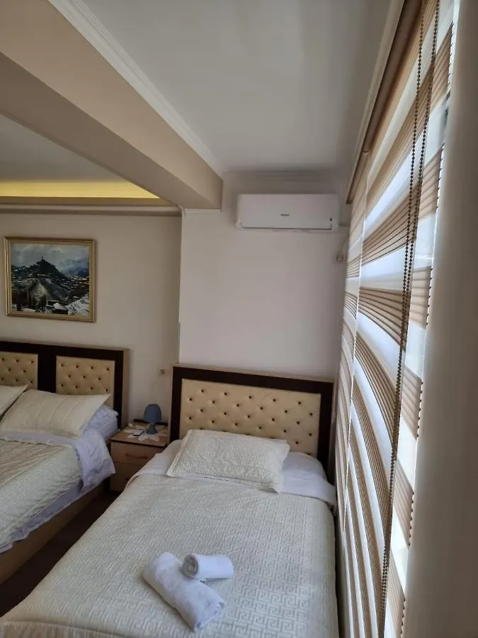 Double17 Apartaments Gjirokastër 0*,