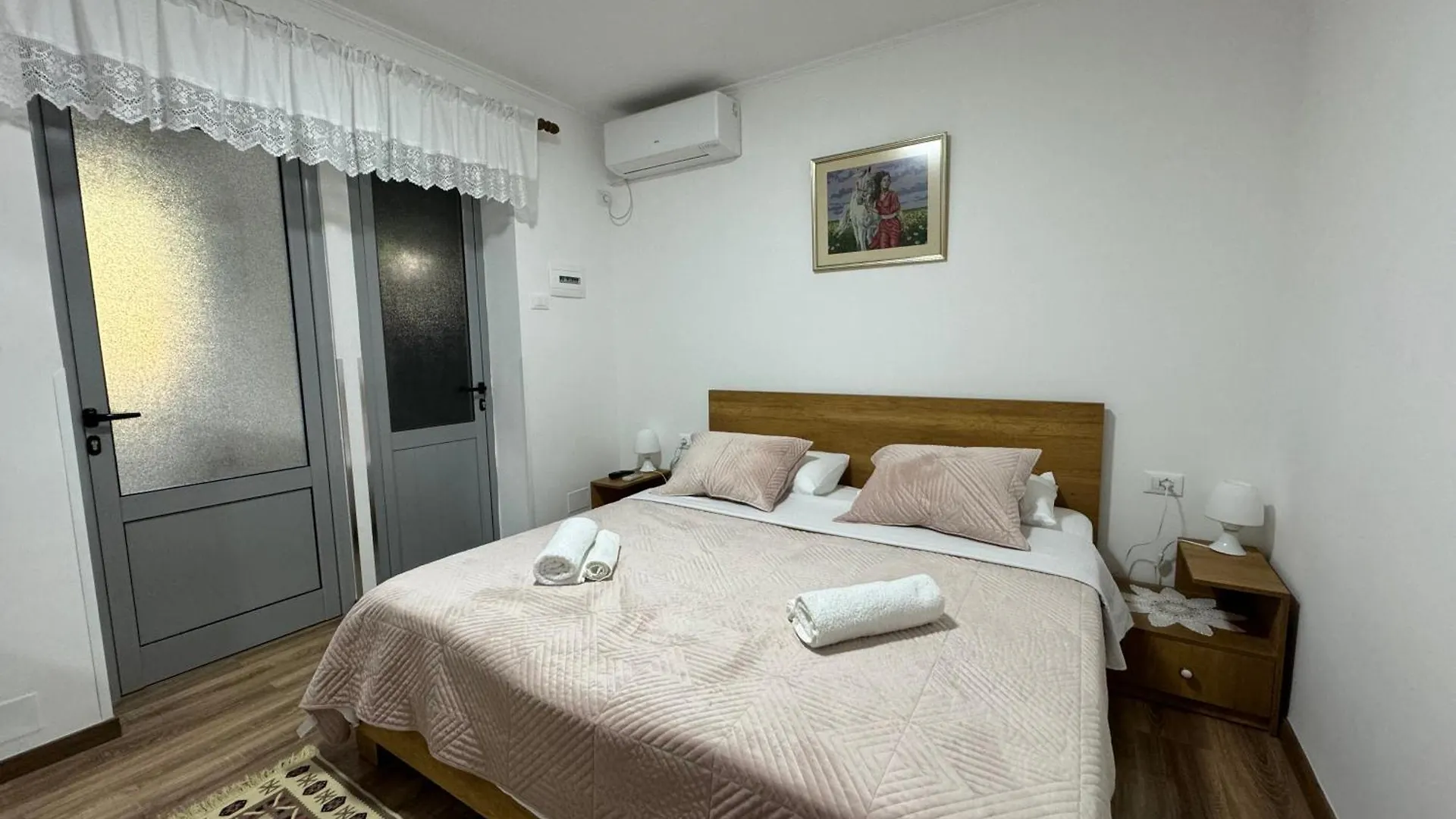 Double17 Apartaments Gjirokastër 0*,  Albanië